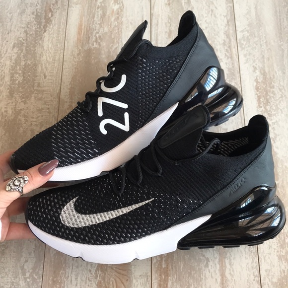 NWT Nike Air Max 270 Flyknit Black - Picture 5 of 8